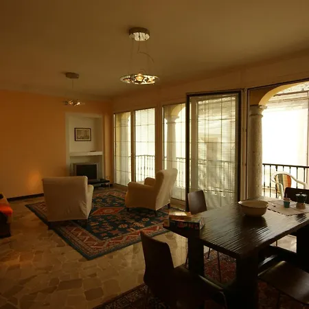 Loggia Degli Innocenti Leonardo - 2-room-flat Apartment