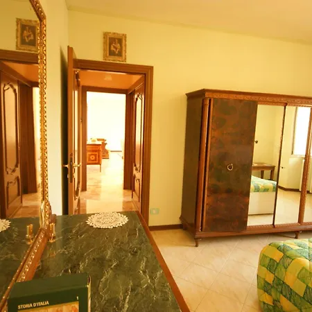 Loggia Degli Innocenti Leonardo - 2-room-flat * Verbania