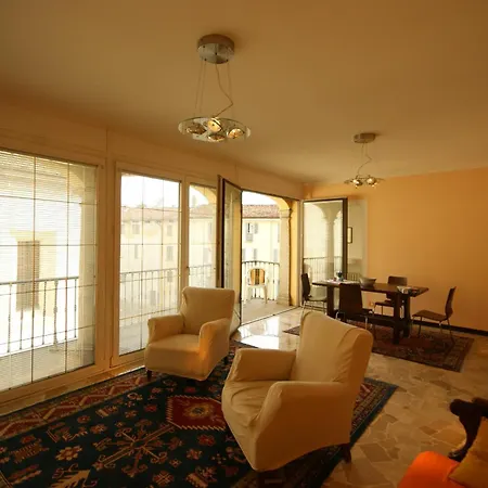 Lägenhet Loggia Degli Innocenti Leonardo - 2-room-flat *