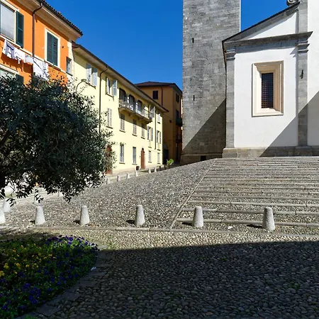 Loggia Degli Innocenti Leonardo - 2-room-flat Appartement