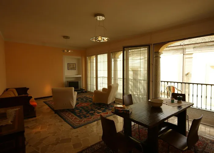 Loggia Degli Innocenti Leonardo - 2-room-flat アパート