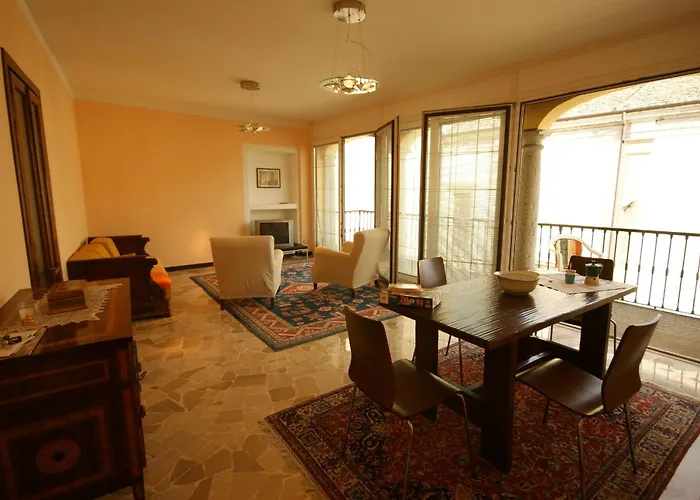 Loggia Degli Innocenti Leonardo - 2-room-flat アパート *